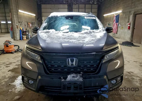 2019 Honda Passport Touring z USA, uszkodzony, nr VIN 5FNYF7H96KB006192